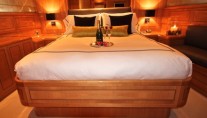Yacht DEFIANCE -    Master Cabin 2